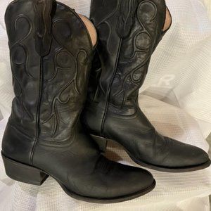 Cody James Western Boots. Genuine Leather. Unique & Flattering Design.